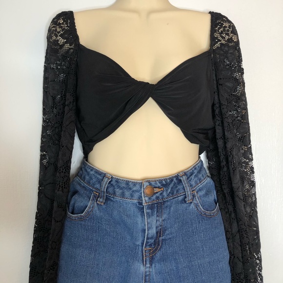⭐️ 4/$25 Boohoo twisted front lace crop top 6 M - Picture 3 of 8